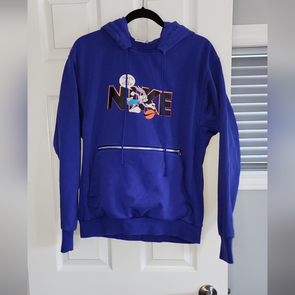 💥Sale💥Nike Bugs Bunny Hoodie with Zip Pouch - Picture 1 of 6
